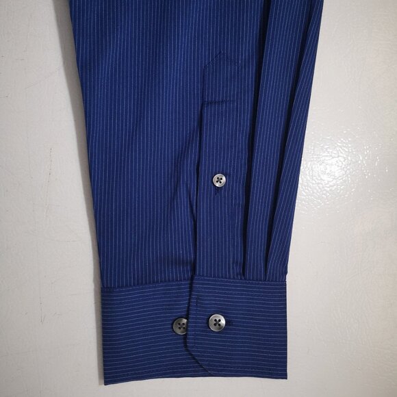 Van Heusen Traveler Men's Size XL (17-17.5) Dark Blue w/ Pinstripe Shirt - Picture 6 of 10
